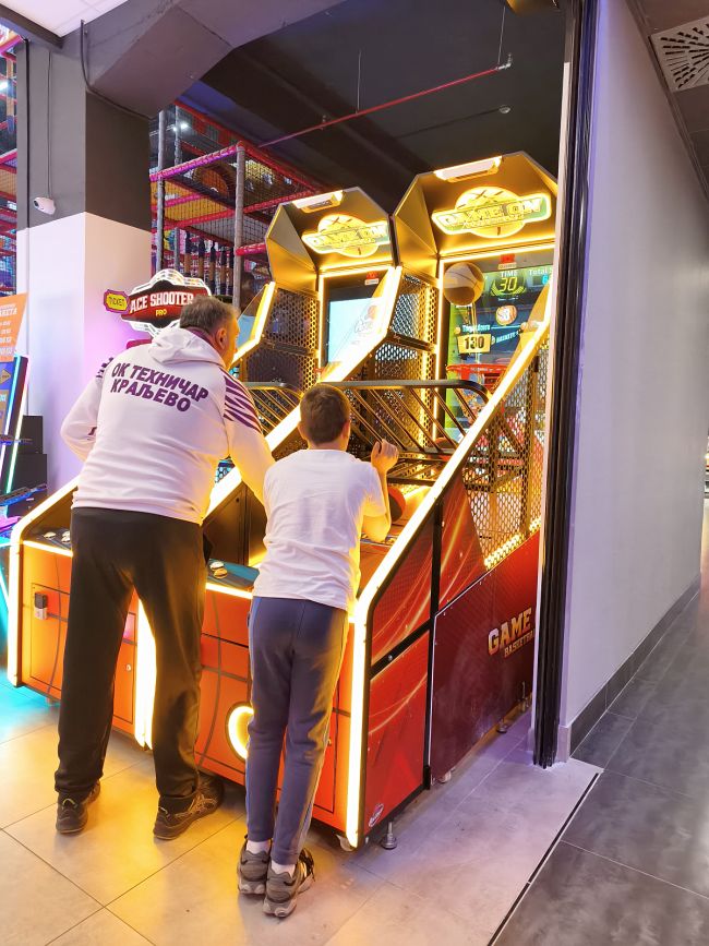 aaaNajmladji tehničari u kg